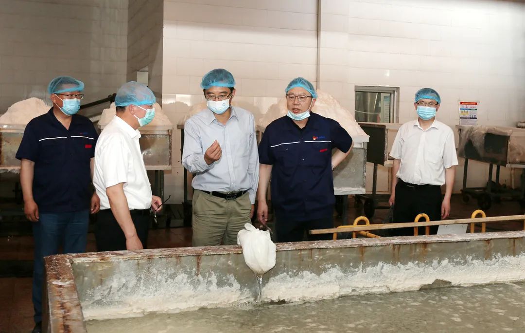 ug环球集团党委书记、董事长章朝阳拜访连云港市委书记方伟