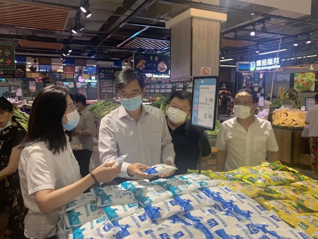 ug环球集团党委书记、董事长章朝阳赴南通苏州无锡常州四市盐业公司调研