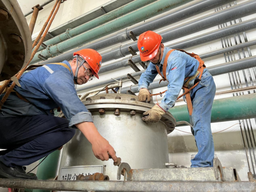 ug环球集团：战高温斗酷暑，致敬坚守一线的最美ug环球人！